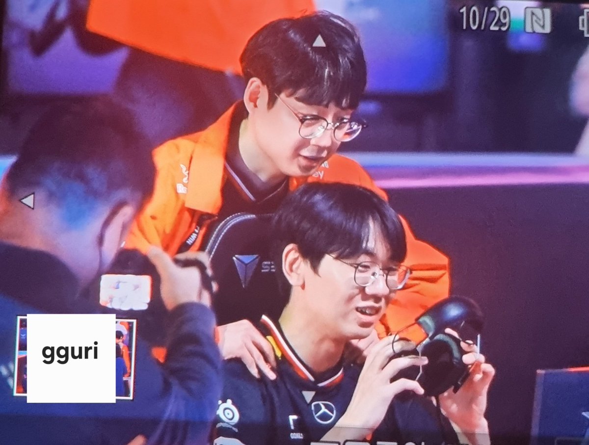 myungguri's tweet photo. 우리 탑 도란 우리 코치 마타여🤟 https://t.co/HSdW9M8u3U