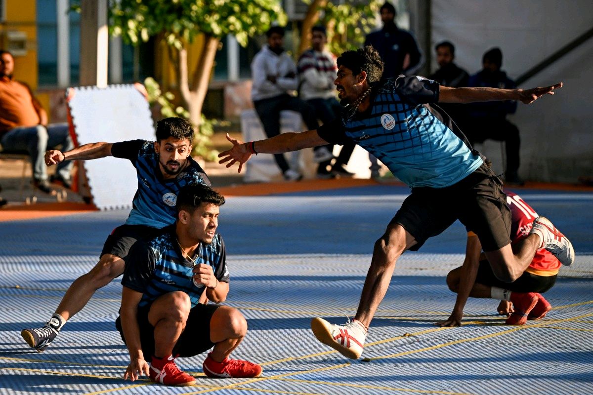 OuraganSport's tweet photo. Pour un novice, il peut passer pour un aimable jeu de cours d'école. Mais ceux qui le pratiquent à haut niveau considèrent le #kho_kho comme un #sport à part entière, que l'#Inde où il est né rêve d'inscrire au programme des #Jeux_olympiques. https://t.co/HceoSLfh0f