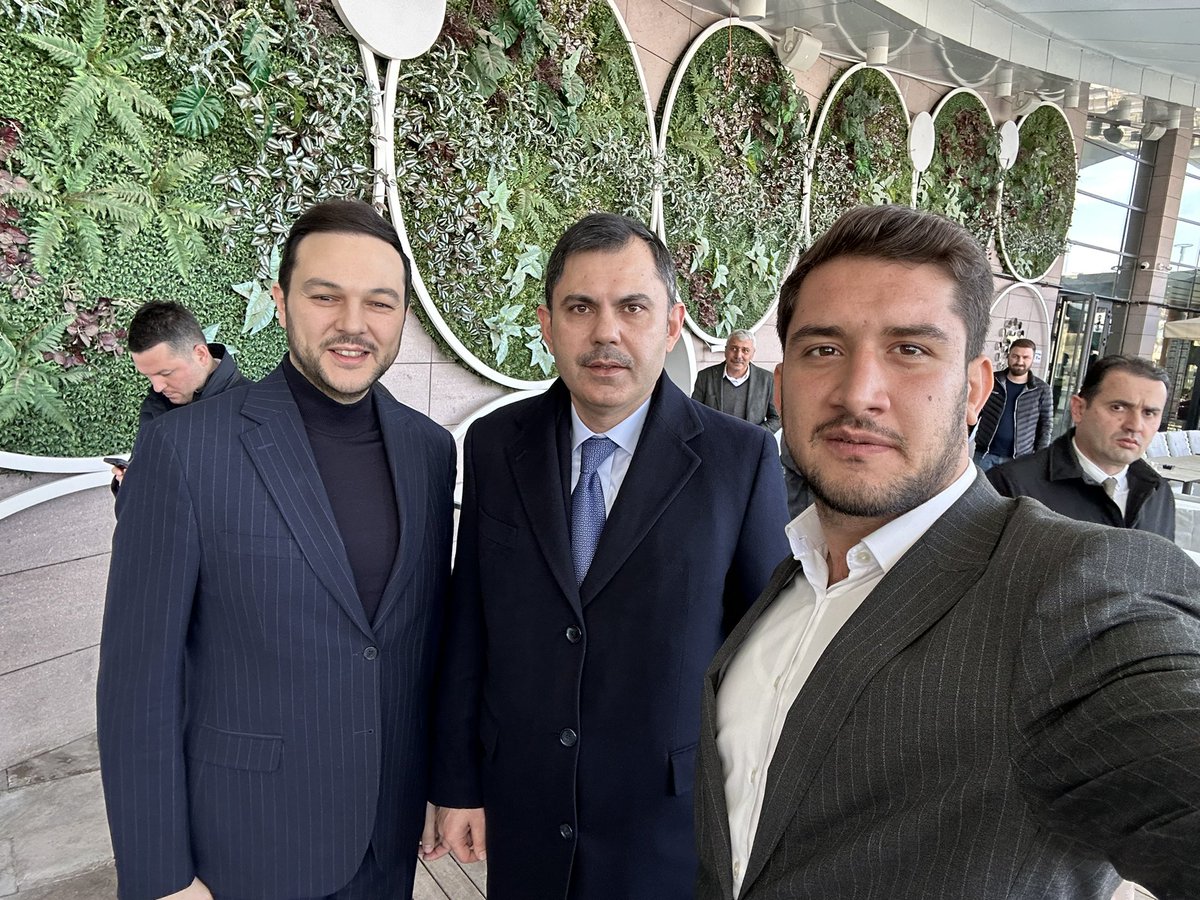 ahmetbrkcskn03's tweet photo. Kıymetli Başkanım @efedemirhann 
🙋🏻‍♂️

Ağabeyliğine, gençlik aşkına ve Ankara sevgine şahidiz. 

Ankara sokaklarında attığın her adım ve verdiğin mücadele gençlik için bir ilham kaynağı oldu.

Bundan sonraki siyasi hayatında da gençleri her zaman ön planda tutacağından hiçbir şüphemiz yok.

Yolun Açık Olsun Başkanım