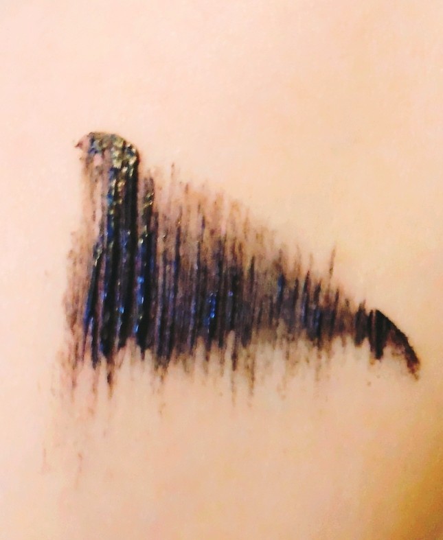 NikkeiGood's tweet image. D-UP様からいただきました
✰パーフェクトエクステンションマスカラ
BLACK

コンパクトなブラシで
扱いやすく
細かいところにも
塗りやすい💮

360度ぐるっと密着毛で
細く短い毛もキャッチ🙆‍♀️

ツヤッとみずみずしい液

メイクアップ効果で
つるんと自然に伸びるみたい🤭
↓
#PR #dup #ディーアップ