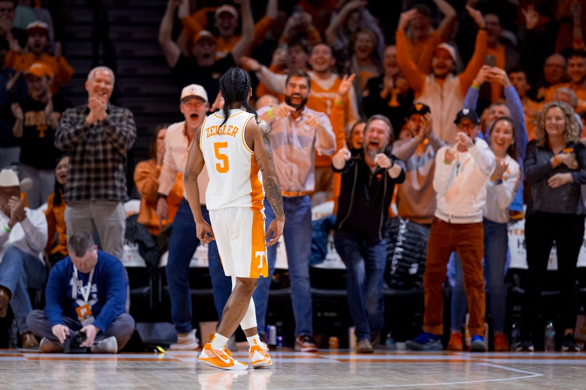 Vol_Hoops's tweet photo. he's like that https://t.co/liLNXzueZ0