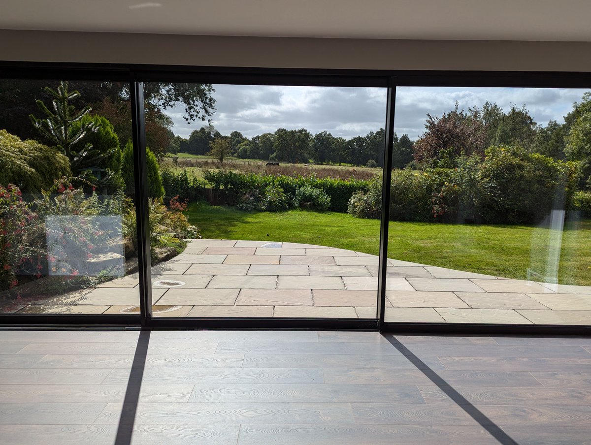 jrmBespoke's tweet photo. What a difference a week makes. Glorious blue skies from the aptly named Longview, Prestbury. https://t.co/RtsnKd98lk
