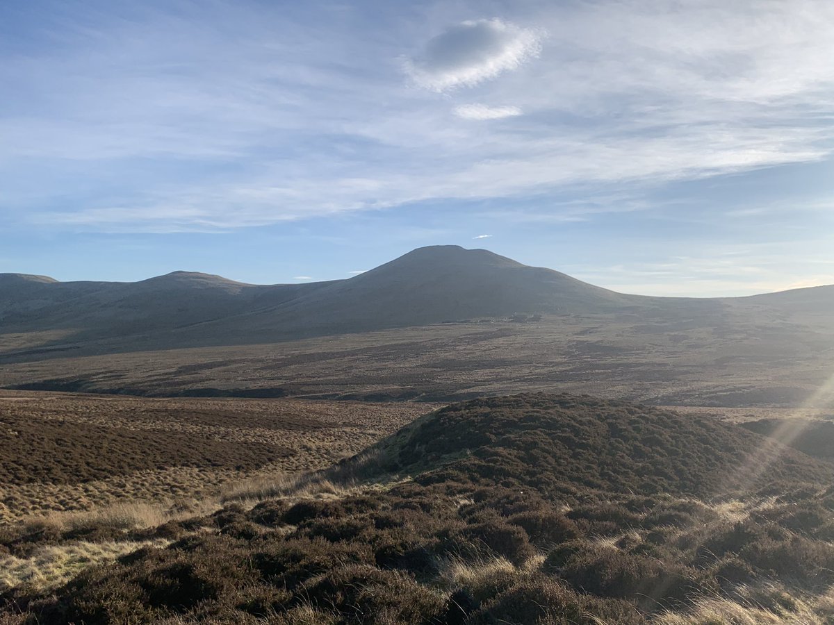 SportEcosse's tweet photo. Snow has gone &amp; sun is out in the Pentlands 🏴󠁧󠁢󠁳󠁣󠁴󠁿 https://t.co/RiSYpTIShe