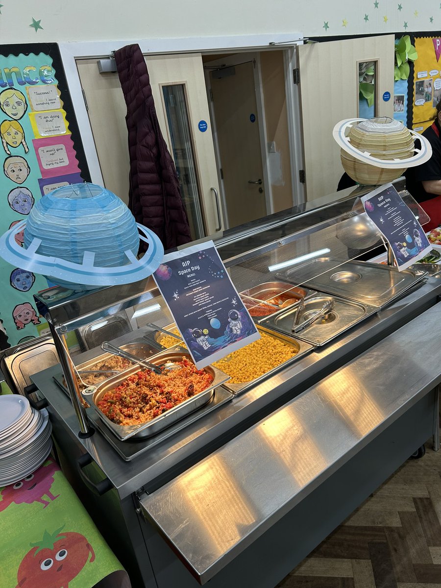 WooburnGreenGLT's tweet image. Today is our Space Day in the dining room! 

We are loving the special menu and the planets dotted around! 

#CensusDay #SpaceDay