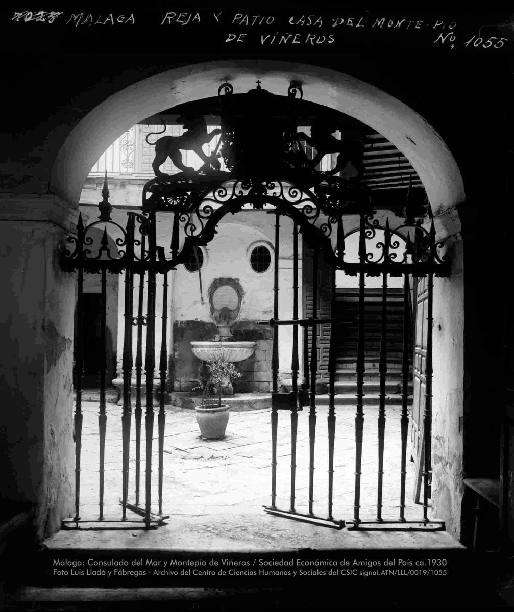 Málaga: Consulado del Mar y Montepío de Viñeros / Sociedad Económica de Amigos del País ca.1930 · Foto Luis Lladó y Fábregas · Archivo del Centro de Ciencias Humanas y Sociales del CSIC signaturas ATN/LLL/0019/1054 y 1055