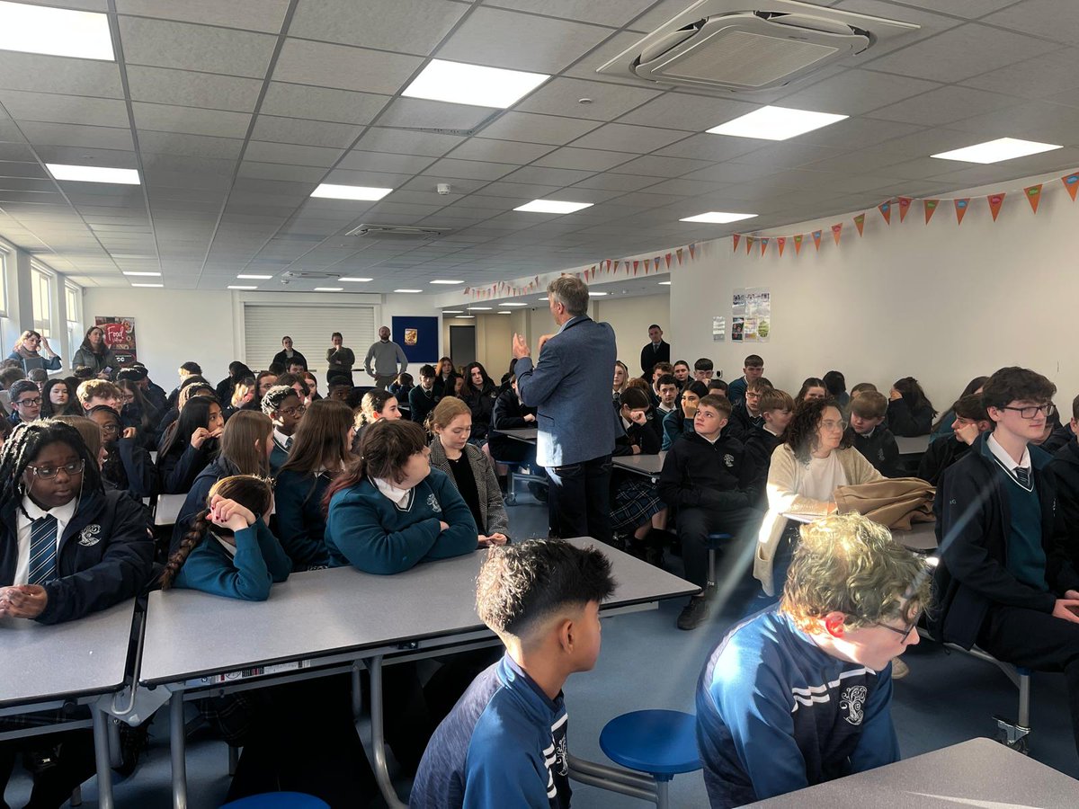 enfield_cc's tweet photo. Special thank you to Dr Niall Muldoon, Ombudsman for Children's Office, who came to ECC yesterday to speak to our students. A fantastic insight into the work he does and how it affects our students and young people. #enfieldcommunitycollege #lmetb #ombudsmanforchildren https://t.co/6Ol4gKDqAf