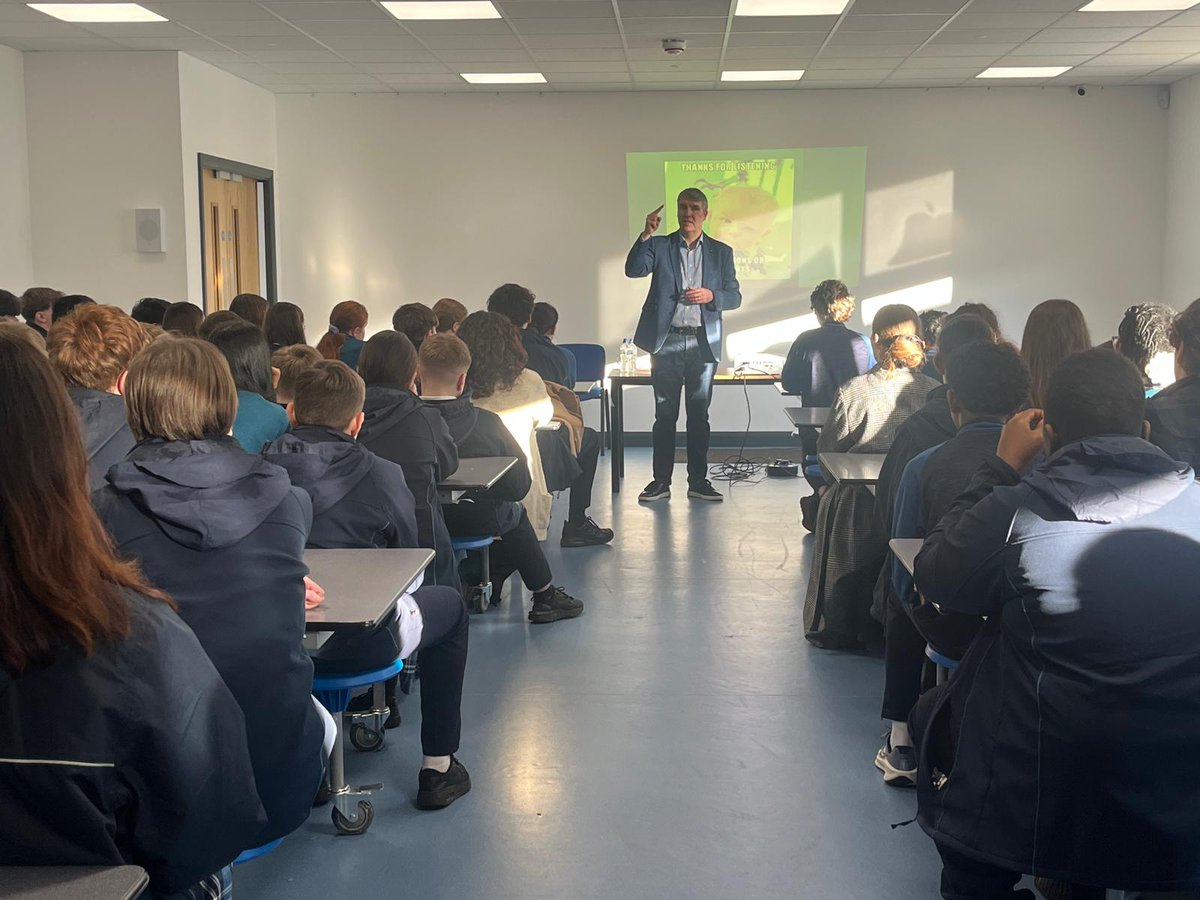 enfield_cc's tweet photo. Special thank you to Dr Niall Muldoon, Ombudsman for Children's Office, who came to ECC yesterday to speak to our students. A fantastic insight into the work he does and how it affects our students and young people. #enfieldcommunitycollege #lmetb #ombudsmanforchildren https://t.co/6Ol4gKDqAf