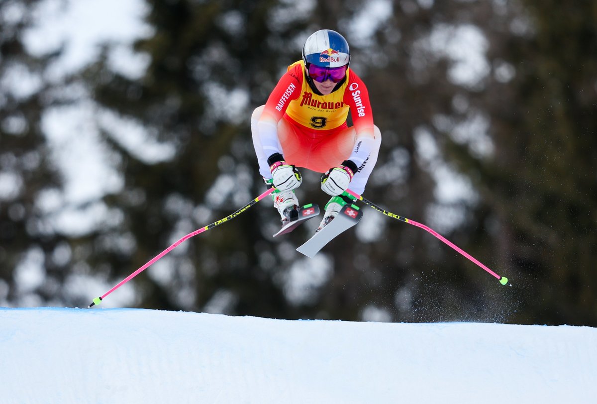 swissskiteam's tweet photo. Zweiter Podestplatz der Saison für #FannySmith! 🥈
Die Waadtländerin fährt im ersten Weltcup-Rennen auf der #Reiteralm als Zweite auf das Podest. 🥳 Talina Gantenbein, die Schnellste der Qualifikation, stürzt im Viertelfinal und wird Neunte. 🇨🇭
#swissskicrossteam #podest https://t.co/AsYQ9OLfLf