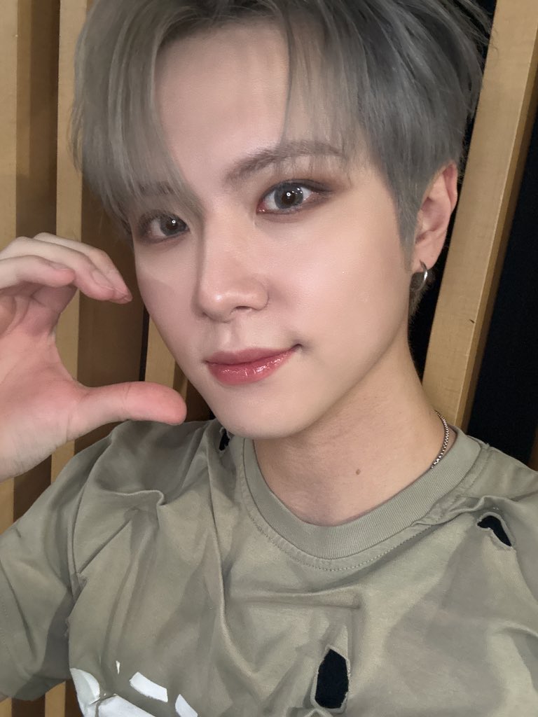 WEi__Member's tweet photo. [#동한] 루아이~ 오늘 엠카 봤나용~?
이번주 열심히 해볼게용
화이링~~!!😎😎 https://t.co/OpoM01FXN8