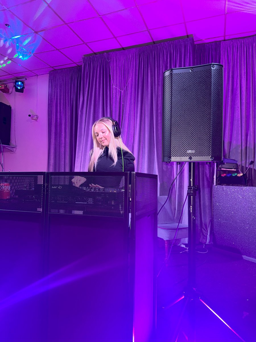 AVSLGroupLtd's tweet image. Looking for that perfect DJ set up? Choose from a large range of #Citronic Speakers, stands, cables, and headphones for the perfect DJ gear! 🎛️🎧 ➡️ avsl.com

#avsl #avslgroup #pioneerdj #dj #events #djequipment #djgear