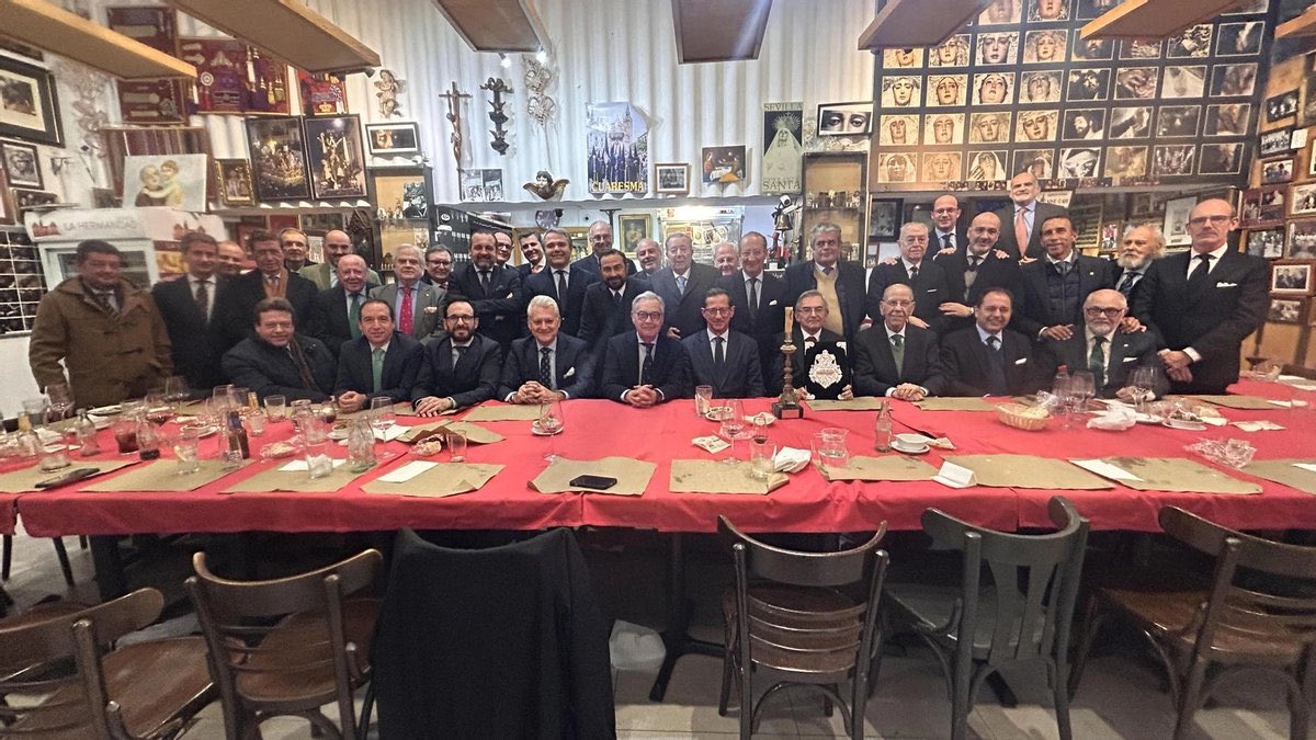 #DATO | Entre el 2000 y el 2025, <a href="/ElConsejoSev/">Consejo HH y CC Sevilla</a> ha designado 148 "cargos anuales" entre Pregoneros (de Glorias y Semana Santa) y Cartelistas (Glorias, SSanta, Eucarístico y Día de la Virgen) De todos ellos: 

👨 126 hombres (85,14%)
👩‍🦳 22 mujeres (14,86%)

📲 #TDSCofrade