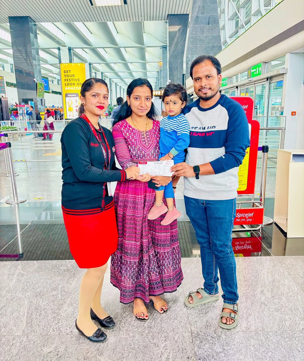 flyspicejet's tweet photo. Our passengers’ smiles are the reason we soar higher every day.
#flyspicejet #spicejet #welcome #smilecampaign #flywithsmile #passengers #flights #aviation #flyhigh #travelwithus #travel #addspicetoyourtravel https://t.co/uwj5gpneY1