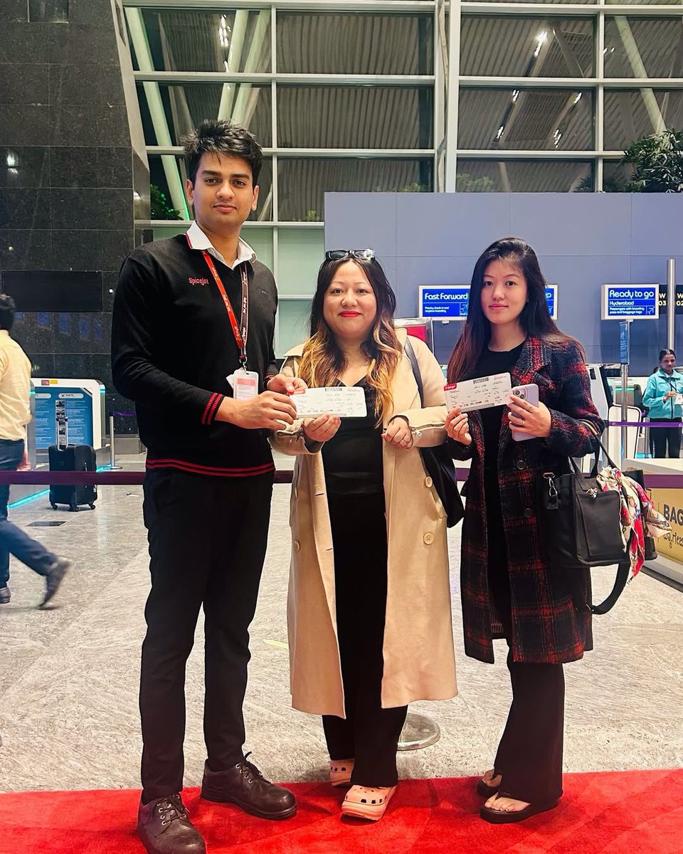 flyspicejet's tweet photo. Our passengers’ smiles are the reason we soar higher every day.
#flyspicejet #spicejet #welcome #smilecampaign #flywithsmile #passengers #flights #aviation #flyhigh #travelwithus #travel #addspicetoyourtravel https://t.co/uwj5gpneY1