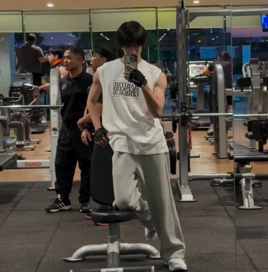 ppurpleur's tweet photo. ชาติ ศาสนา พี่พูห์ร่างทอง 🦮💪🏻 ฮือ ไปออกกำลังกายทีไร องค์พี่ตินประทับร่างทุกที ตัวบิ๊กมากนะหนิ น้องชาลีเลเวอัพ ❤️‍🔥

✹ 𓏬 @ppoohkt #ppoohkt ꙳⋆ 🧁 https://t.co/Ftjyfrx2TE