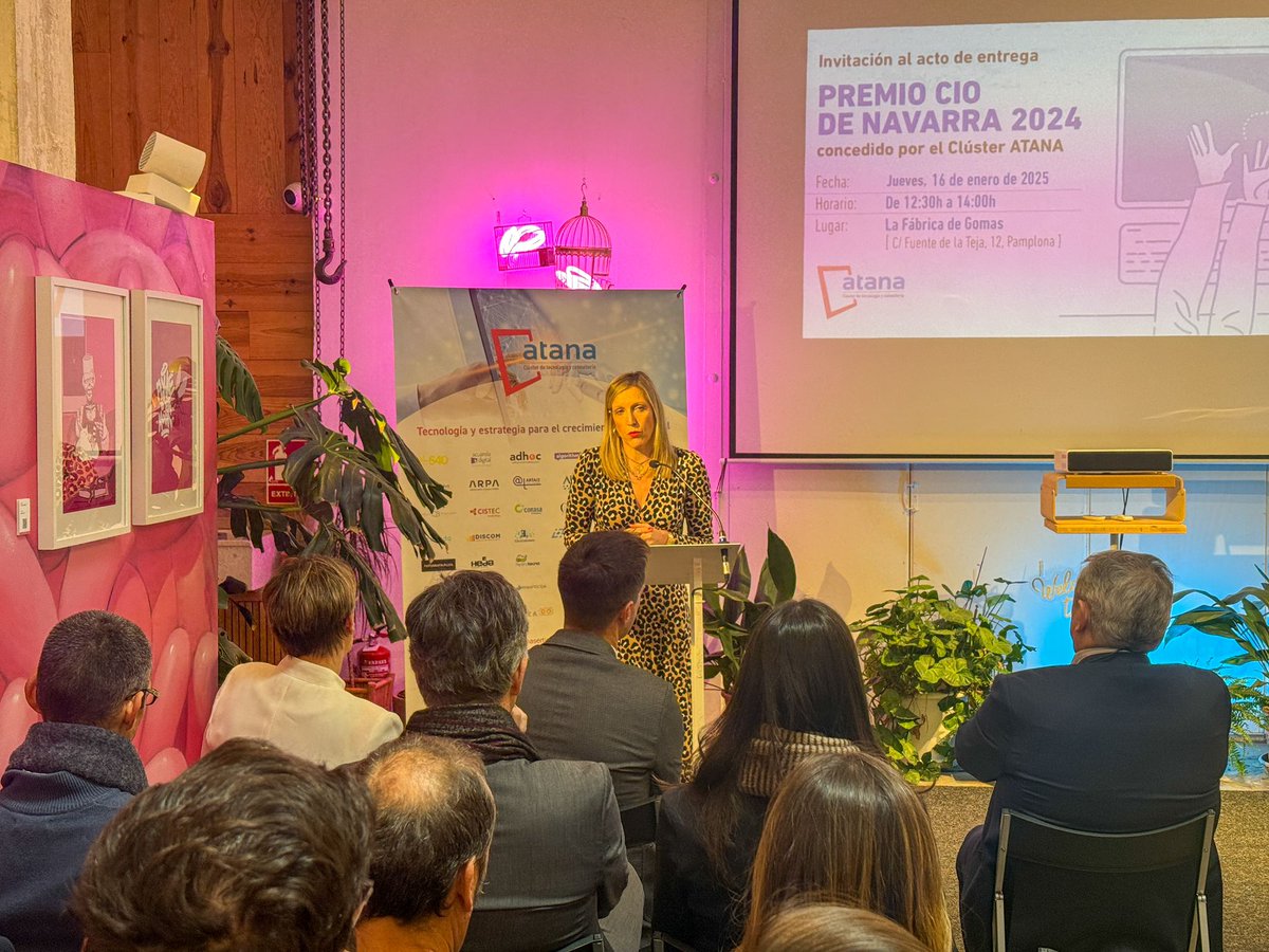 Digitalento Navarra / Nafarroa (@digitalento_na) on Twitter photo 💻 La consejera <a href="/PFanlo/">Patricia Fanlo</a> ha entregado el Premio CIO de Navarra 2024 organizado por <a href="/Atana_TIC/">ATANA, Clúster de Tecnología y Consultoría</a> a Sergio Taboada.
📊 En su intervención, la consejera ha anunciado que el porcentaje de disponibilidad de los servicios digitales del Gobierno de Navarra alcanzó el 99,98% el año pasado 💻 La consejera <a href="/PFanlo/">Patricia Fanlo</a> ha entregado el Premio CIO de Navarra 2024 organizado por <a href="/Atana_TIC/">ATANA, Clúster de Tecnología y Consultoría</a> a Sergio Taboada.
📊 En su intervención, la consejera ha anunciado que el porcentaje de disponibilidad de los servicios digitales del Gobierno de Navarra alcanzó el 99,98% el año pasado