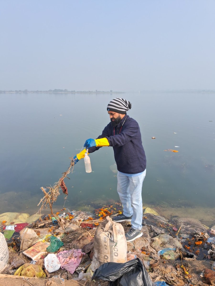 beingCommando95's tweet photo. Celebrating National Youth Day on the occasion of the birth anniversary of Swami Vivekananda near Mahanadi river bank,Cuttack with a mission to keep our river &amp; city clean &amp; plastic free.
Youths are the backbone of our country.Let's join the hands &amp; bring the revolution together. https://t.co/oOkvKowvoM