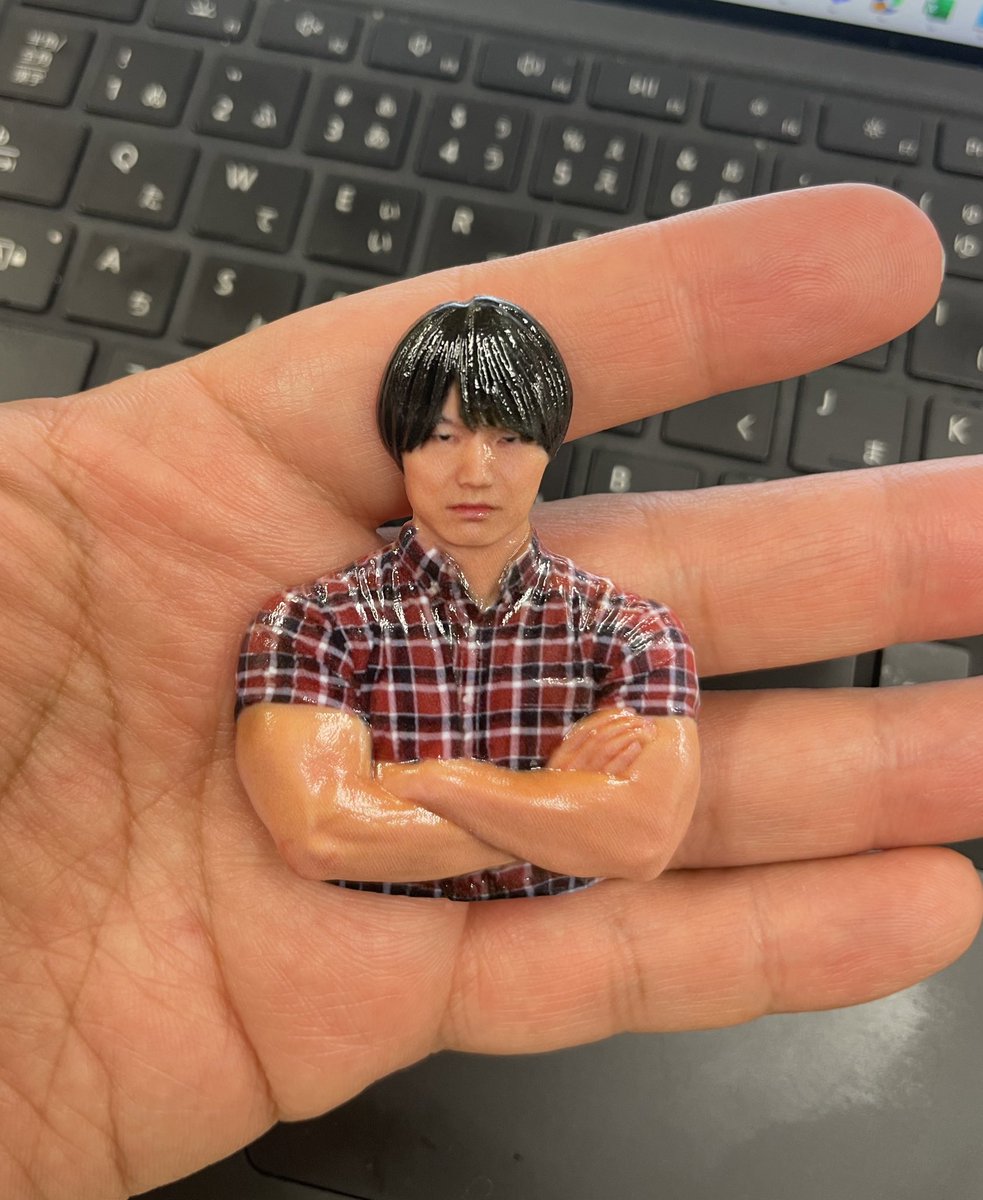 青木マッチョさんのリアルすぎる3Dステッカーはどこに貼ろう。