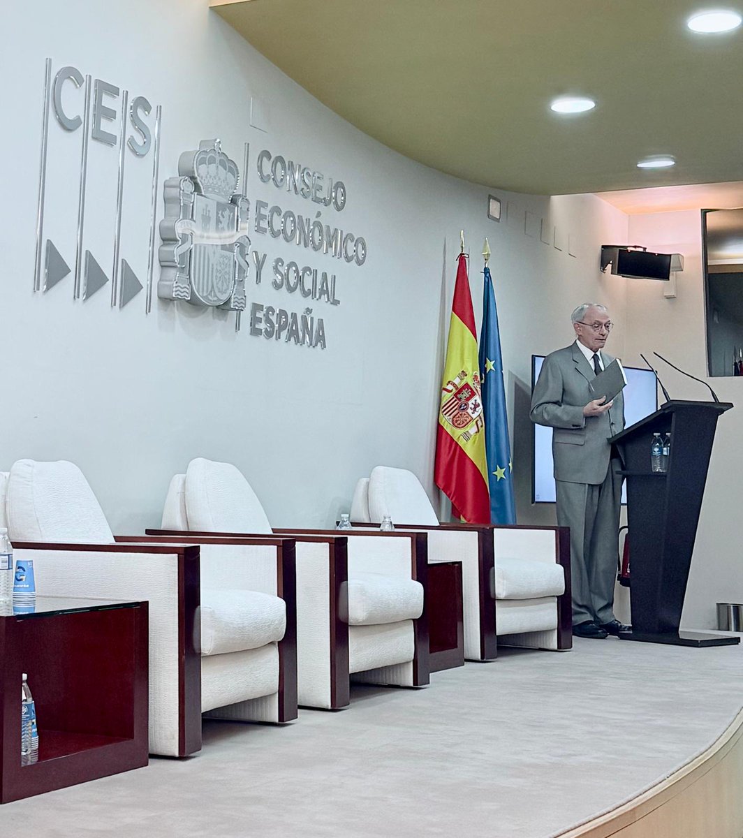 serviciosccoo's tweet photo. Asistimos a la Jornada de #ANGED en el @CESEspana, sobre talento en el Retail
Donde se han tratado aspectos como;
🛍️ La importancia del retail como industria proveedora de empleo
➕ La formación dual en el sector
🔮 Generación Z y el futuro del sector
#CCOOServicios #retail https://t.co/dwLsoCOxUv