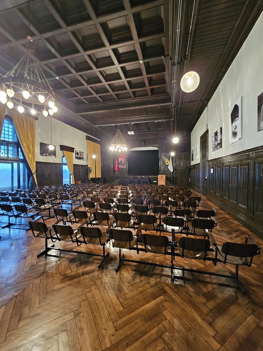 İstanbul Erkek Lisesi öğrencilerine sevgili arkadaşım <a href="/muratsana/">muratsana</a> ile birlikte temel astronomi ve astrofotoğrafçılık eğitimi verdik. Astronomi bilimine ilgili çakmak çakmak bakan gençler geliyor gümbür gümbür.