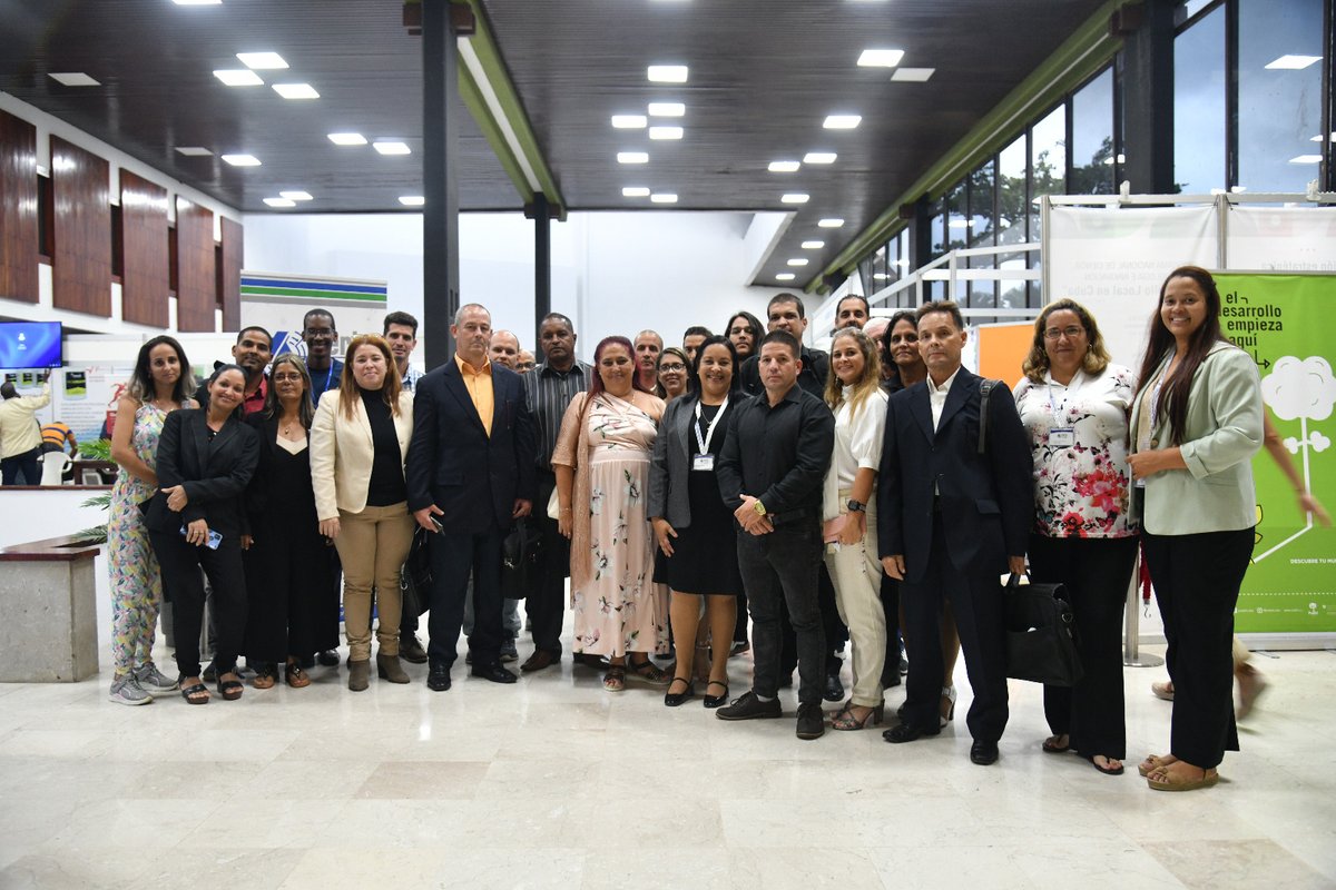 MayraArevich's tweet photo. En el área expositiva de la Feria de Innovación destaca el stand de @MINCOMCuba donde más de 80 innovadores presentan resultados de gran impacto en #TransformaciónDigital y desarrollo de la inteligencia artificial en el país. ¡Felicidades a los innovadores y organizadores! 🇨🇺 https://t.co/rbNXNKUmtH