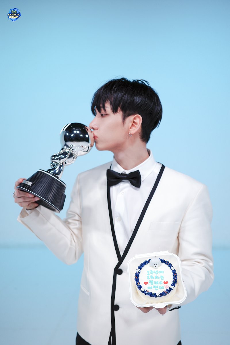 MnetMcountdown's tweet photo. #MCOUNTDOWN 1월 3주✨
🏆 No.1 of the Week! 🏆
#BOYNEXTDOOR - #오늘만_I_LOVE_YOU

₍ᐢ.ˬ.ᐢ₎🎉축하합니다 *:·ﾟ✧ 
#오늘만ILOVEYOU_1위축하해 
#IfISayILoveYou1stWin https://t.co/a1FuRmUteA