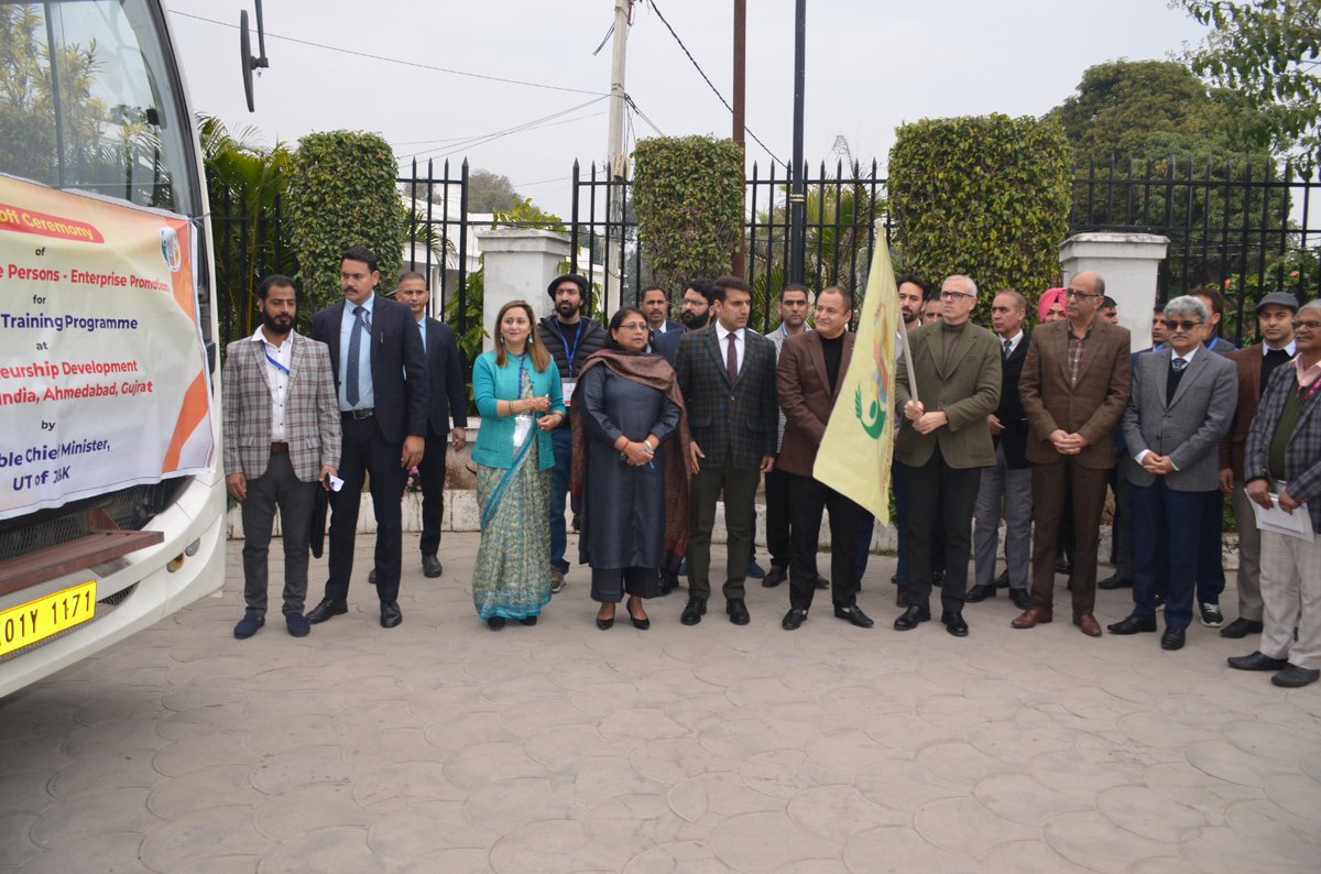 javidahmaddarjk's tweet photo. Hon'ble CM, @OmarAbdullah along with Hon’ble Minister for RDD, @JavedDar_NC flagged off a group of 29 CRP-EPS for Adavance training of community resource person at EDII Ahmedabad, Gujarat from Convocation Centre Jammu. https://t.co/KDG2uxCSAo