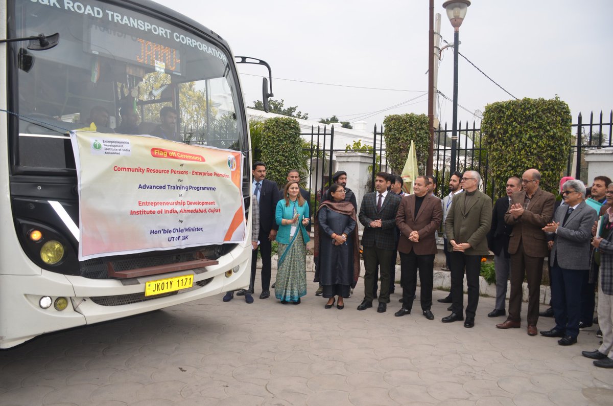 javidahmaddarjk's tweet photo. Hon'ble CM, @OmarAbdullah along with Hon’ble Minister for RDD, @JavedDar_NC flagged off a group of 29 CRP-EPS for Adavance training of community resource person at EDII Ahmedabad, Gujarat from Convocation Centre Jammu. https://t.co/KDG2uxCSAo