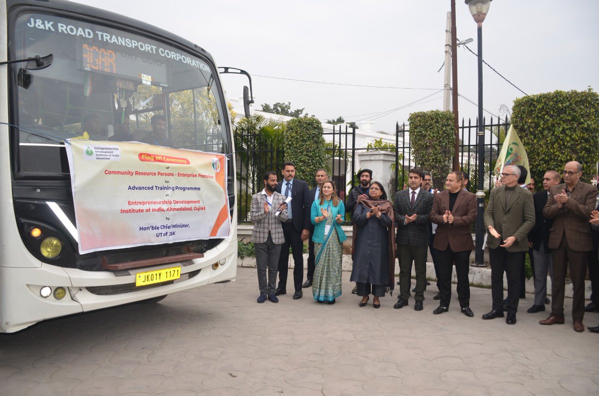 javidahmaddarjk's tweet photo. Hon'ble CM, @OmarAbdullah along with Hon’ble Minister for RDD, @JavedDar_NC flagged off a group of 29 CRP-EPS for Adavance training of community resource person at EDII Ahmedabad, Gujarat from Convocation Centre Jammu. https://t.co/KDG2uxCSAo