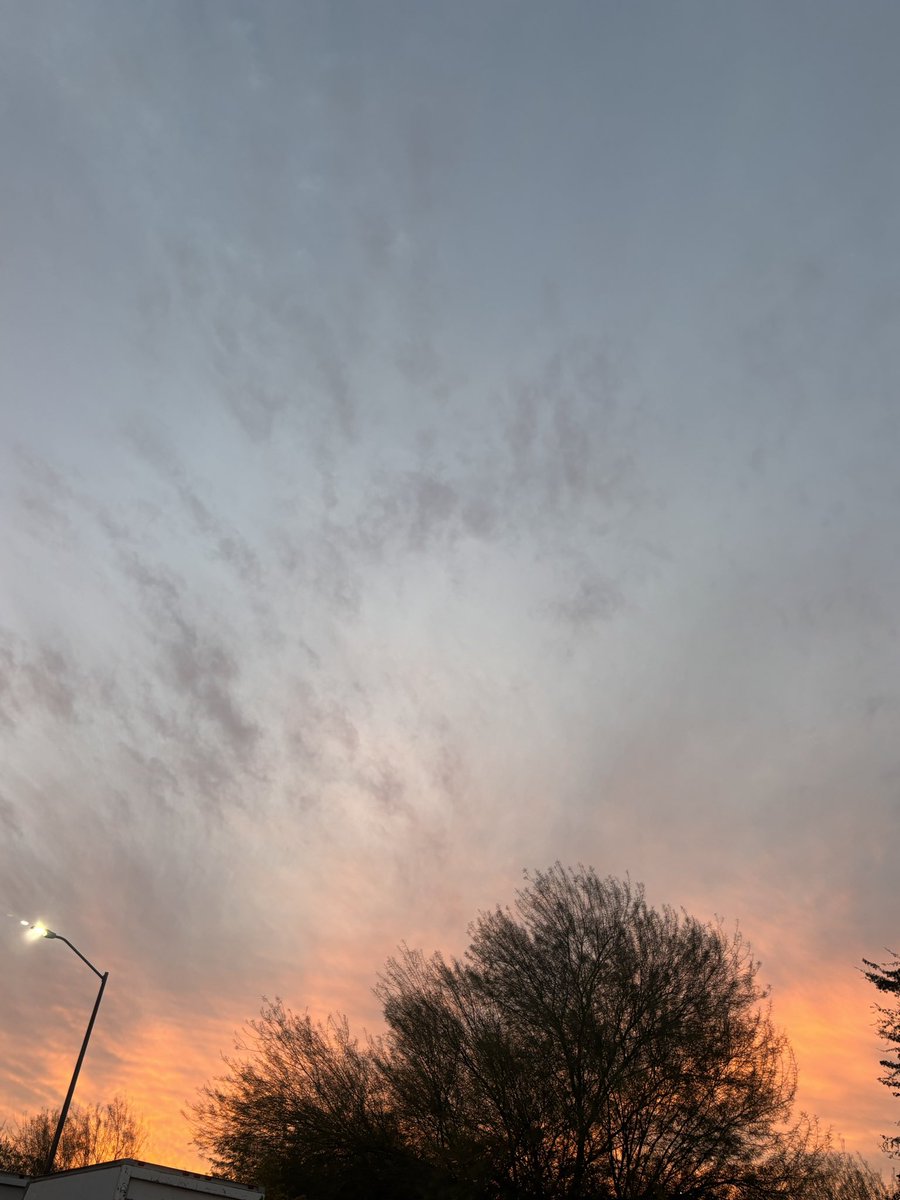 GilbertLeonM's tweet photo. Otro bello atardecer en la H https://t.co/KcGkQCotd3