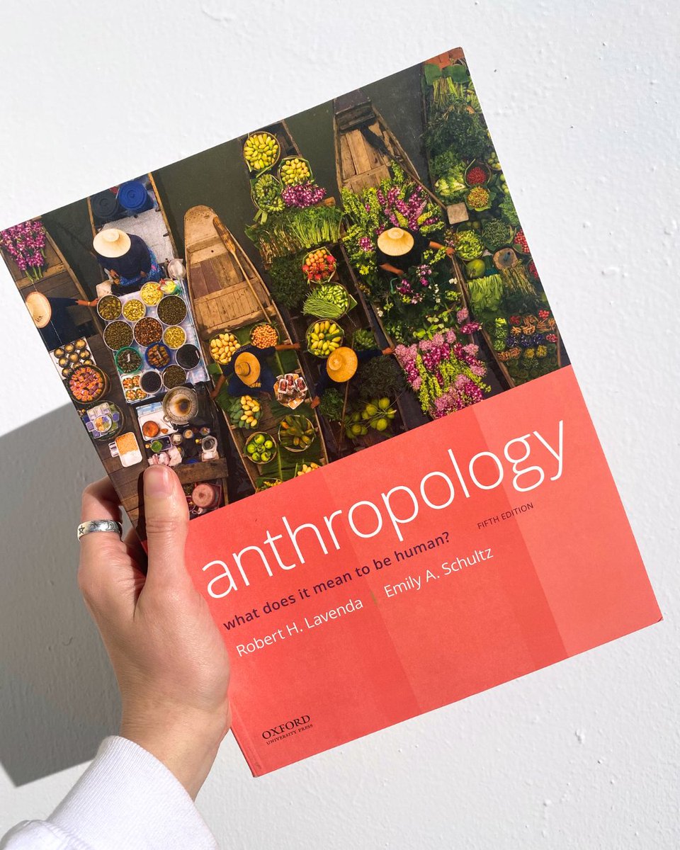 Have you gotten your textbooks yet?! 🧮 Let us save you some money, and shop local while you're at it; it's a win-win ⭐ #gmg