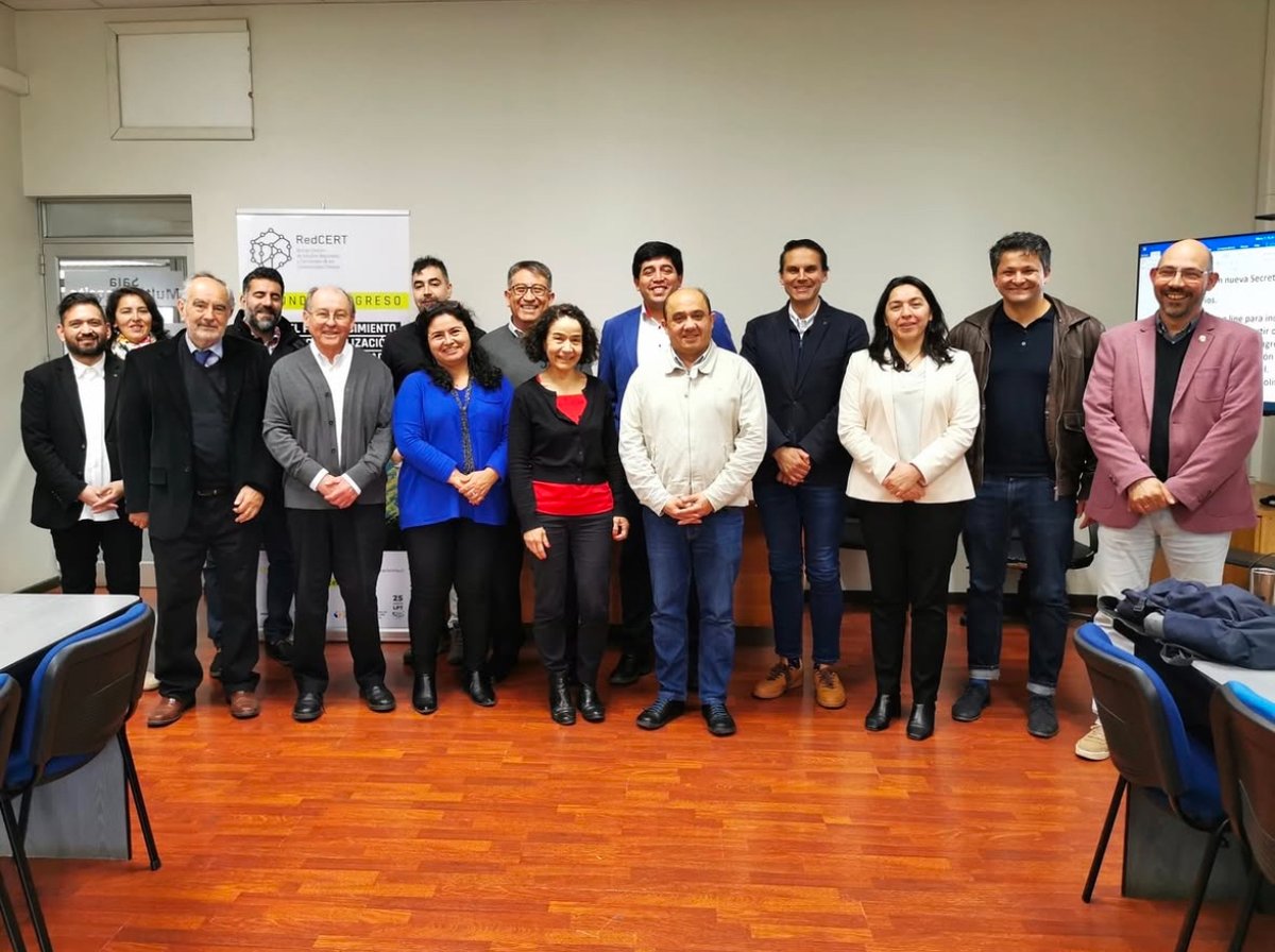 Cambio de liderazgo en la Secretaría Ejecutiva de RedCERT!🌟

El Dr. Fernando Peña Cortés, Director del LPT de la UCT, entregó oficialmente la Secretaría Ejecutiva de RedCERT al MSc. Marcelo Olivares Arenas, actual director del Centro de Políticas Públicas de la UC del Norte👏