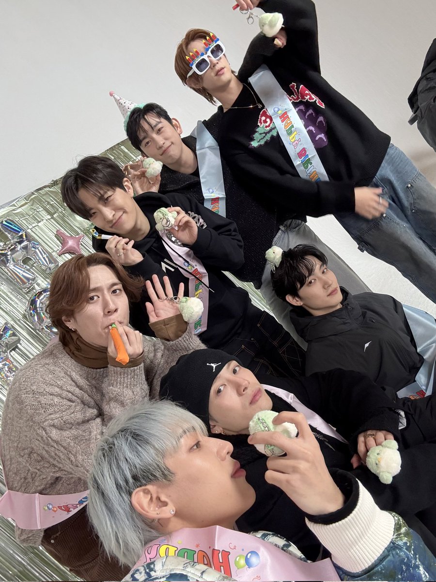 looknuttttt's tweet photo. 11 ขวบ กัซเซบึนนน 🎂🎉😍💚 อยู่ด้วยกันไปนานๆนะค้าบบ เป็นฤดูหนาวที่อบอุ่นและสดใสที่สุดในโลก ❄️🌟🫶
@GOT7Official @GOT7

#GOT7_11TH_BIRTHDAY
#GOT7FOREVER #GOT7 💚🐣 https://t.co/dbb08qUTlr