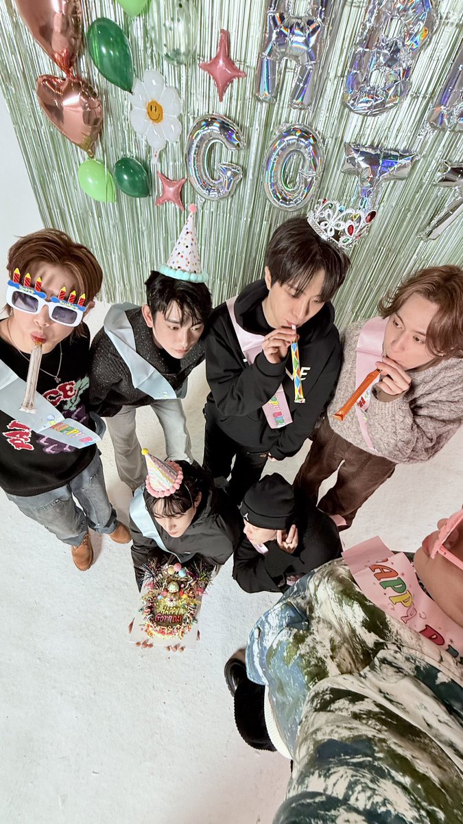 looknuttttt's tweet photo. 11 ขวบ กัซเซบึนนน 🎂🎉😍💚 อยู่ด้วยกันไปนานๆนะค้าบบ เป็นฤดูหนาวที่อบอุ่นและสดใสที่สุดในโลก ❄️🌟🫶
@GOT7Official @GOT7

#GOT7_11TH_BIRTHDAY
#GOT7FOREVER #GOT7 💚🐣 https://t.co/dbb08qUTlr