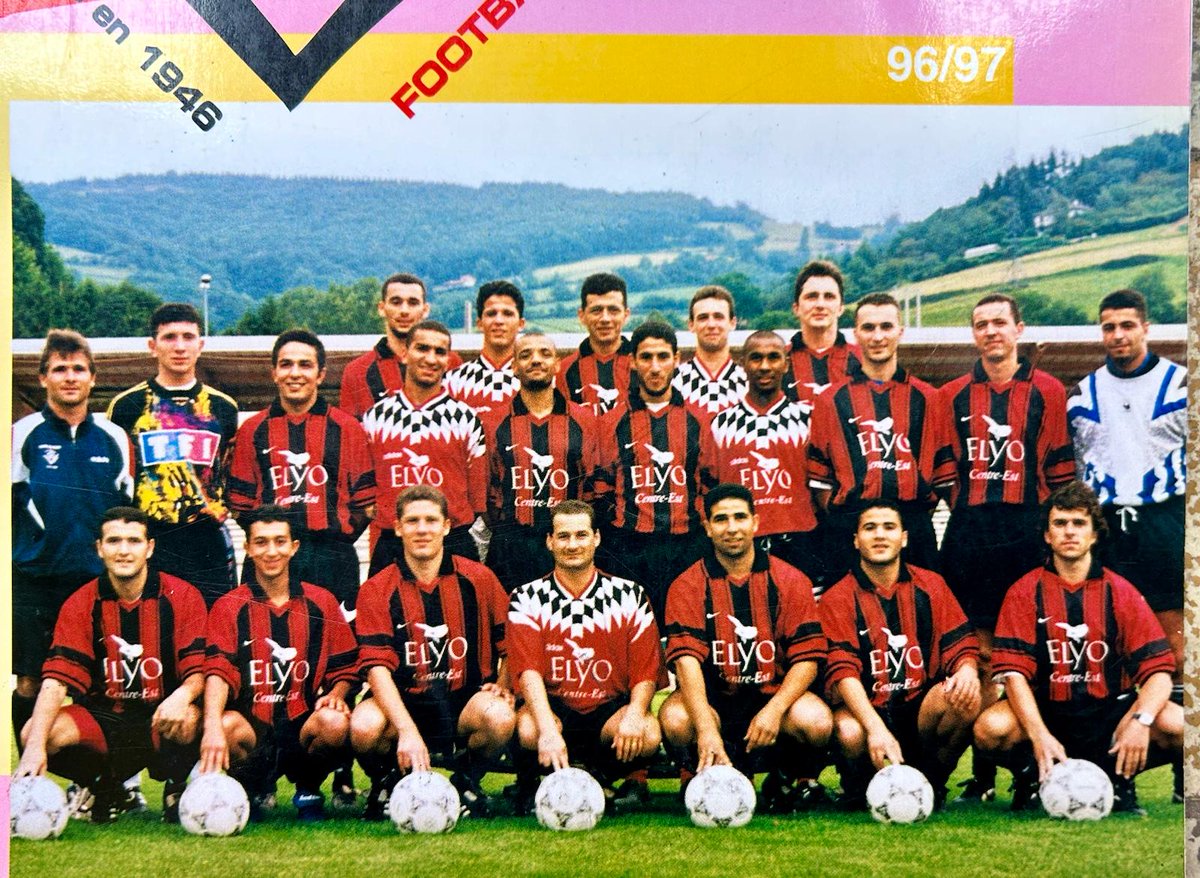 NanoClmnt's tweet photo. "Mon papa (Philippe) jouait aussi. Il avait fait un 16e avec Vaulx contre Nantes (0-2, en 94). Il avait perdu, j’ai gagné (rires)"

Medhi Moujetzky (⚽️x2 contre l'OL) a eu qq mots sympas pour son n°10 de père (assis au centre sur la photo) , surnommé "le maestro" par @h_yvars 📸 https://t.co/pxeSE9cpXn