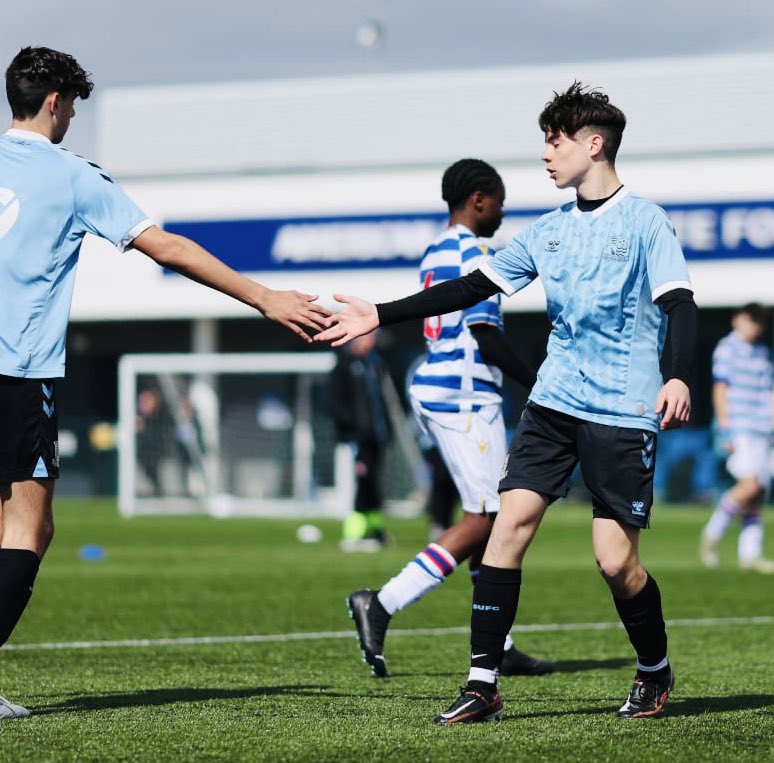 tomblake89's tweet photo. Due to current club folding, now looking for a team around step 5/6.

Based in Essex willing to travel. Hardworking 17 year old with good attitude. Attacking midfielder can also play in the 8 and on the wing. 
Recent clubs White Ensign/Basildon Utd R

Please contact for trial https://t.co/U871ohZ4tT
