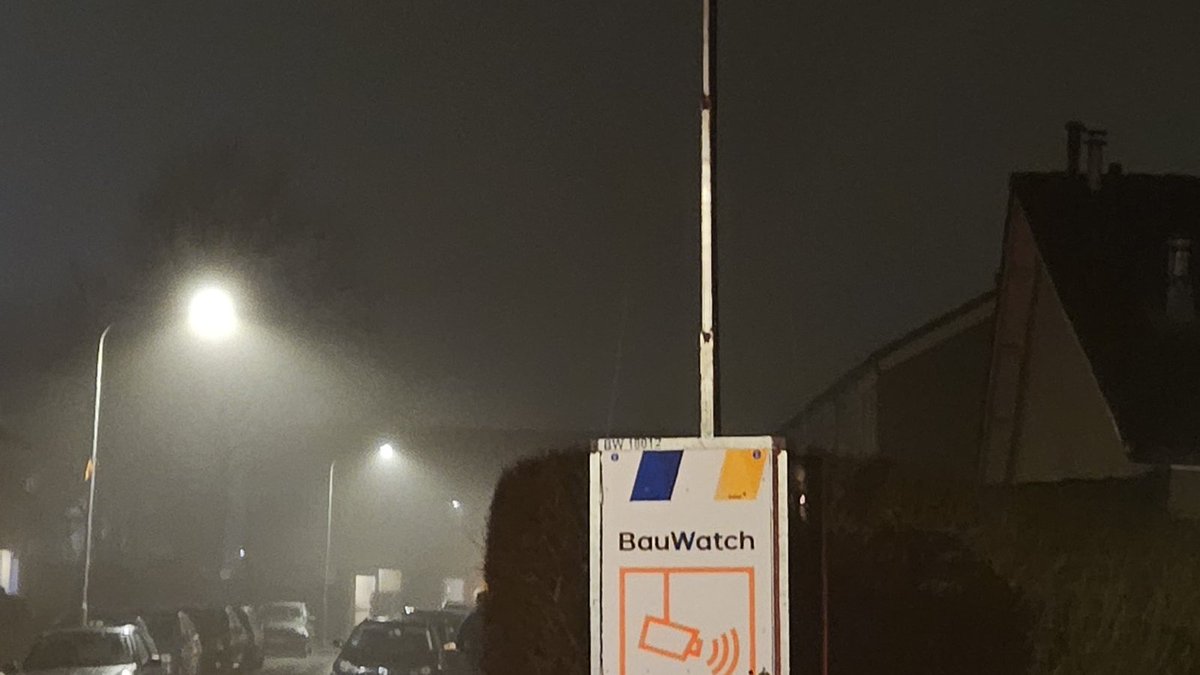 In de nacht van zondag 12 januari en woensdag 15 januari hebben er explosies plaatsgevonden bij een woning aan de Lekstraat in Assen. Burgemeester Marco Out heeft daarom besloten om tijdelijk een camera in de straat te plaatsen. Meer info op obi41.nl/27ydnvy7