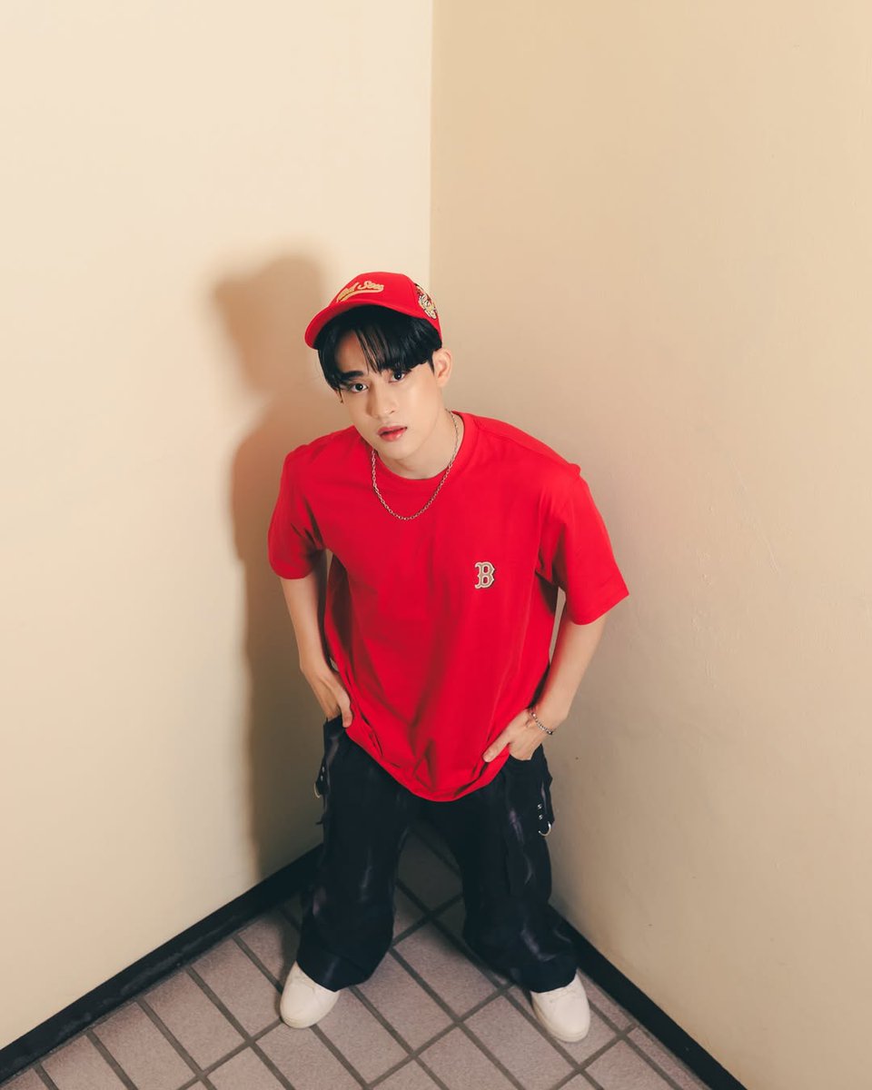 syahniel00's tweet image. HE LOOKS SO GOOD IN RED 🥹🤍
#TINNASIT @BarcodeTin 
#MLBTH #MLBThailand