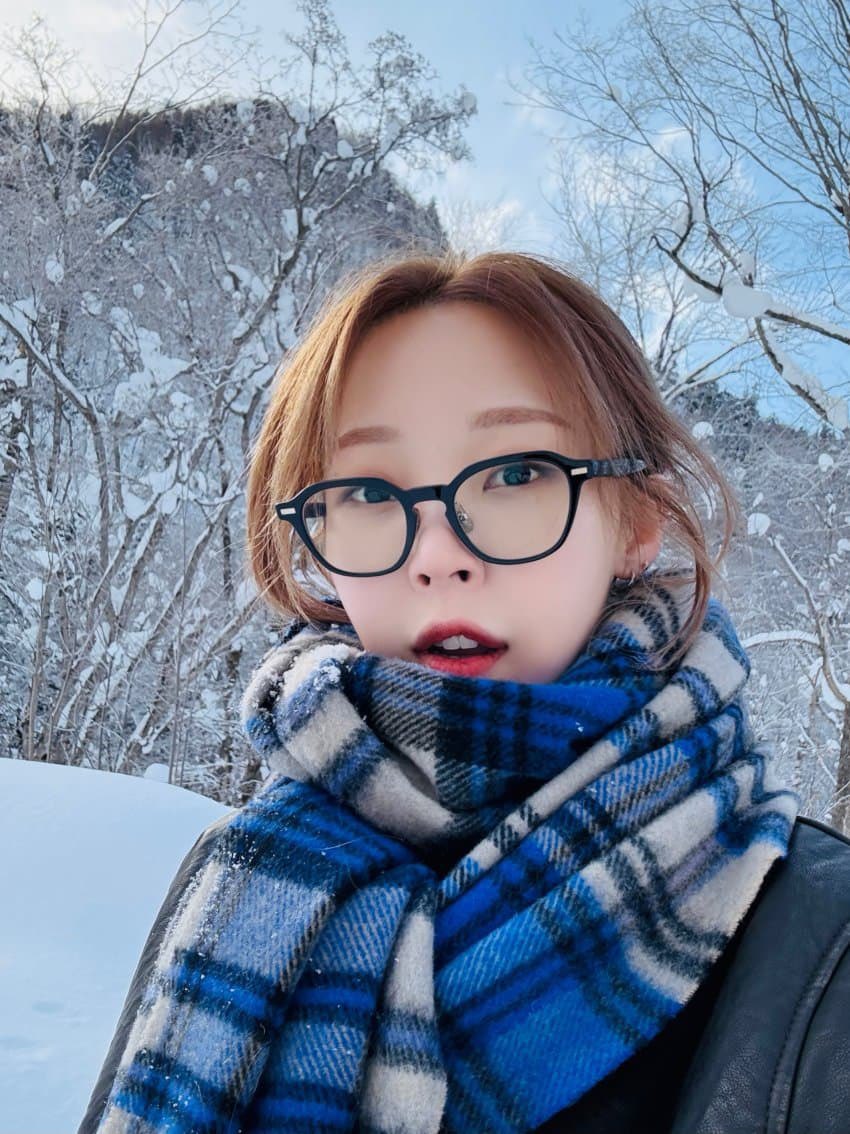 네 사진 다 안경 썼는데 분위기 다 달라서 좋음..