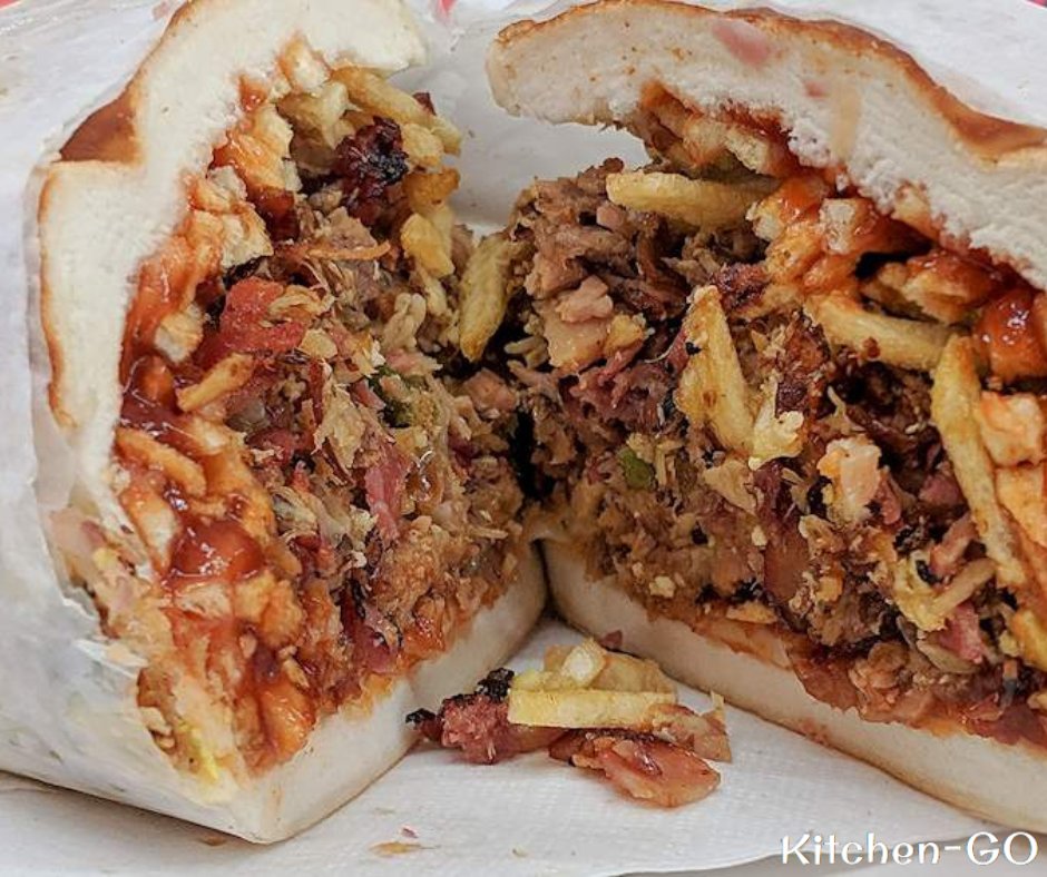 KitchenGO_brand's tweet photo. Tripleta is a popular sandwich from Puerto Rico, its name derived from the fact that it is filled with three types of meat: grilled steak, lechon pork, and ham. #Tripleta #sandwich #kitchengo #cooking #foodie #foodlover #herbs #spices #herbsandspices #shakers #grinders https://t.co/yXhE9GIUk2