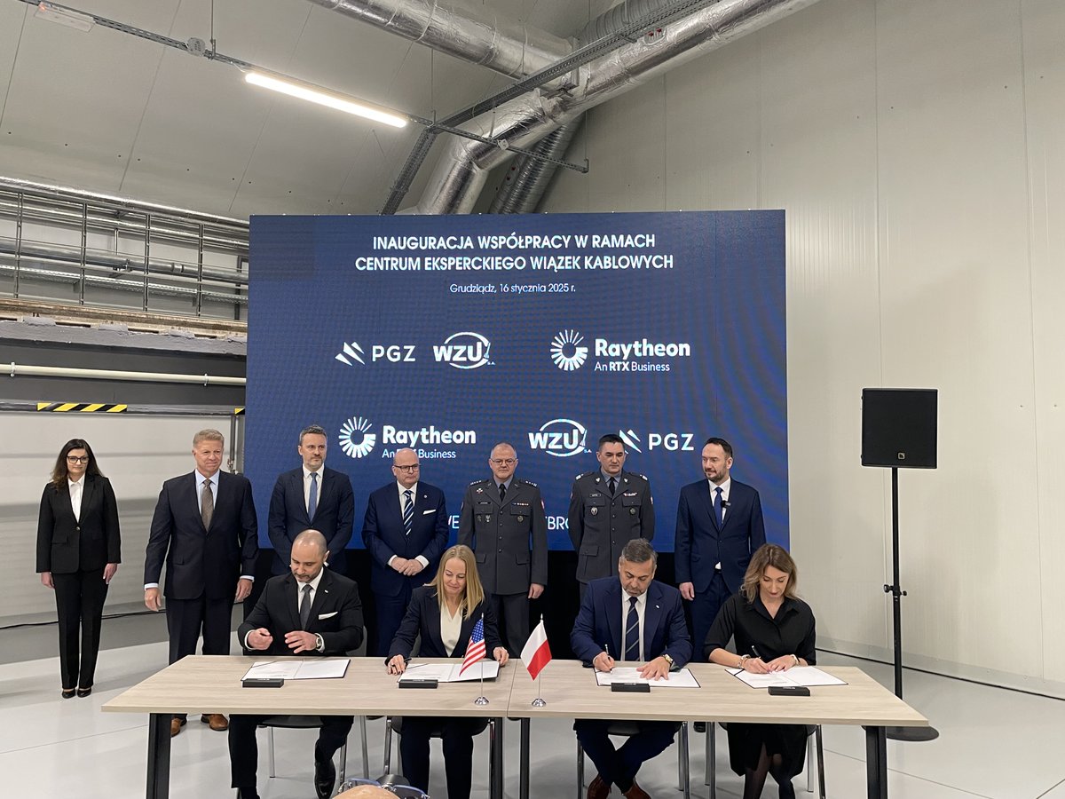 PGZ_pl's tweet photo. ‼️Wojskowe Zakłady Uzbrojenia S.A. we współpracy z należącą do koncernu @RTX_News spółką @RaytheonDefen__ otwierają w Grudziądzu Centrum Eksperckie Wiązek Kablowych do systemu Patriot. 🇵🇱🇺🇸
System stanowi filar polskiej obrony powietrznej. 🛡️🚀
#PGZ #WZU #RTX #Raytheon https://t.co/n8TDdc0nLM