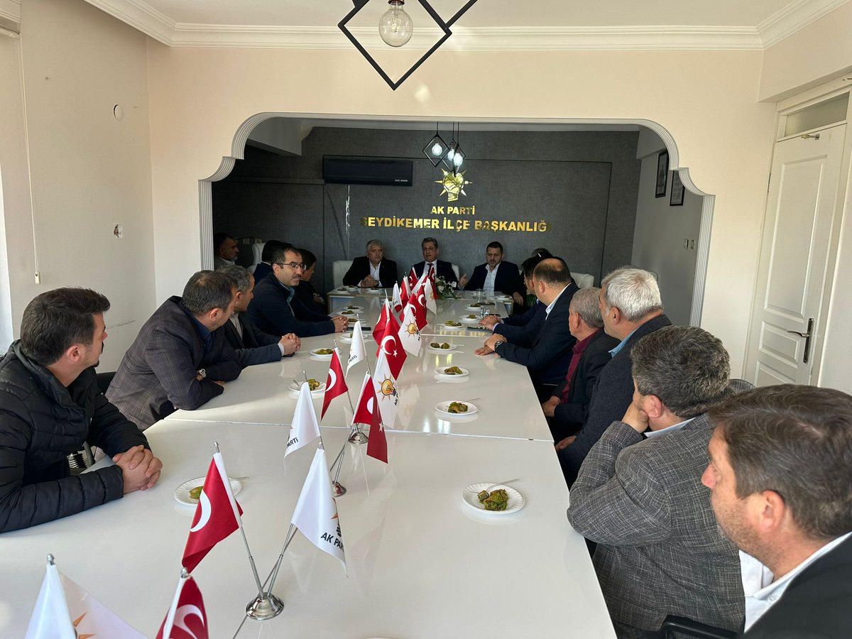 İl Başkanımız Sayın Haluk Laçin İl Yönetim Kurulu Üyelerimiz ile birlikte Seydikemer İlçe Teşkilatımızı ziyaret ettiler. Ev sahiplikleri için İlçe Başkanımız Ali Büklü ve Yönetim Kurulu Üyelerimize teşekkür ediyoruz.