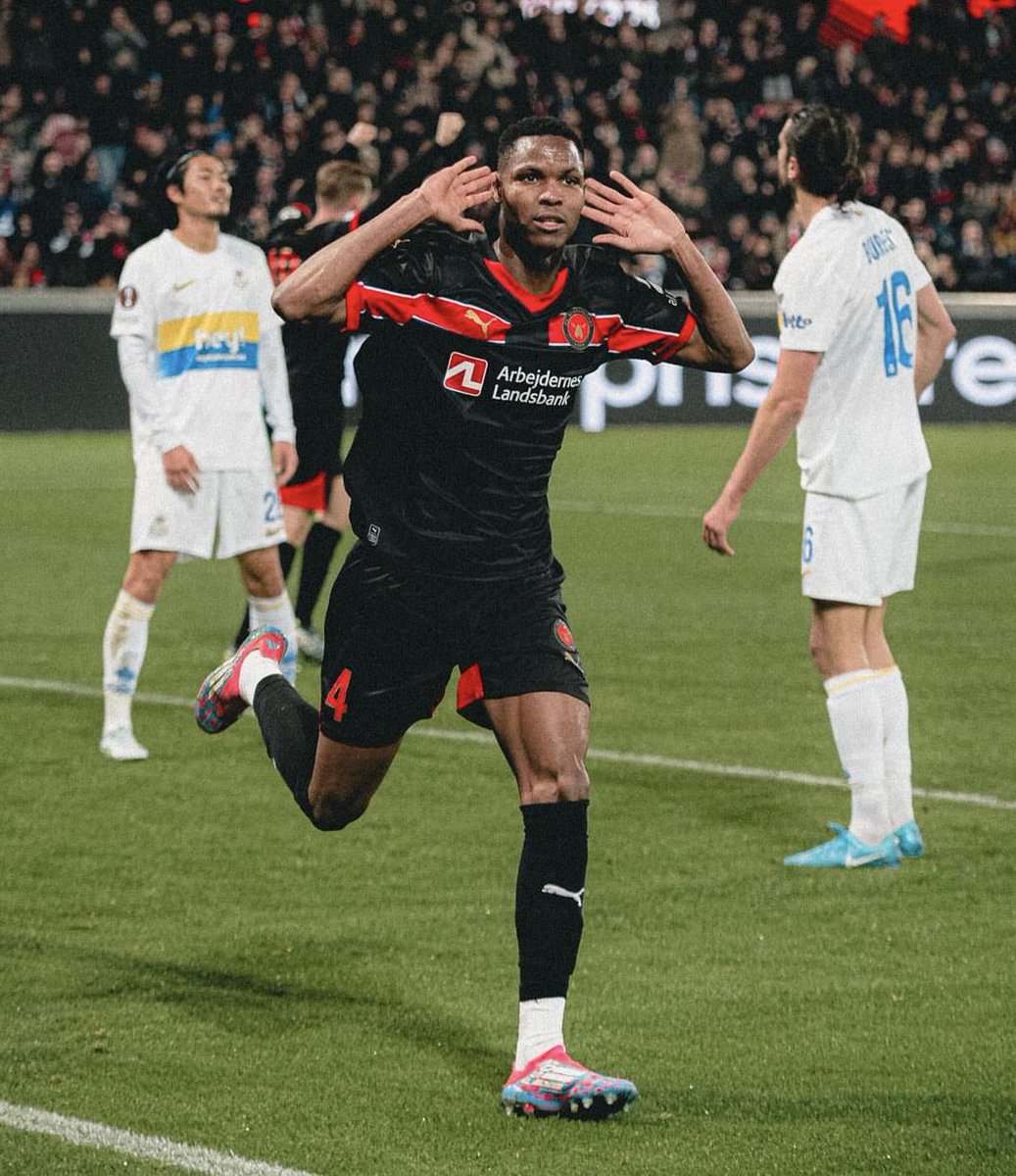 Ousmane Diao (DC, 🇸🇳, 2004) é o mais recente rumor envolvendo interesse do FC Porto.

É mais um central oriundo do Midtjylland com um perfil muito interessante. Aos 20 anos é titularíssimo no conjunto 🇩🇰 somando, entre outros, jogos na Champions e na Liga Europa.

Muito rápido,