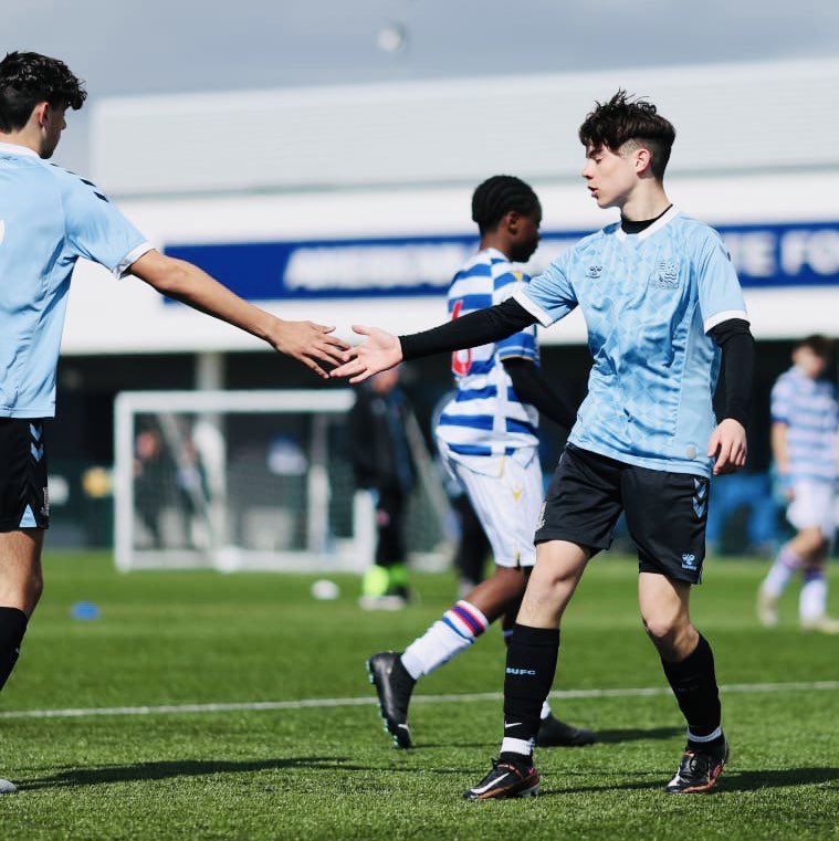 tomblake89's tweet photo. @players__cv Due to current club folding, now looking for a team around step 5/6.

Based in Essex willing to travel. Hardworking 17 year old with good attitude. Attacking midfielder can also play in the 8 and on the wing.
Recent clubs White Ensign/BasUtd R

Pls contact for trial https://t.co/oZ0jxPgrFv