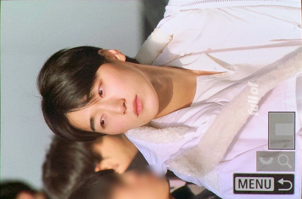 heartinsani's tweet image. always serving face at airports .. WHAT A MAN