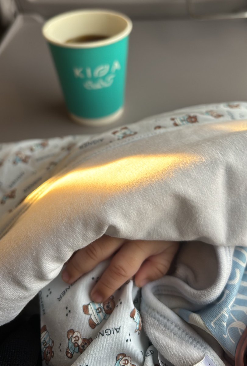 "من مر وجهك في ثنايا العمر.. وأيّامي تزين
والله يا إن أيّام عمري قبل وجهك مؤسفة"♥️