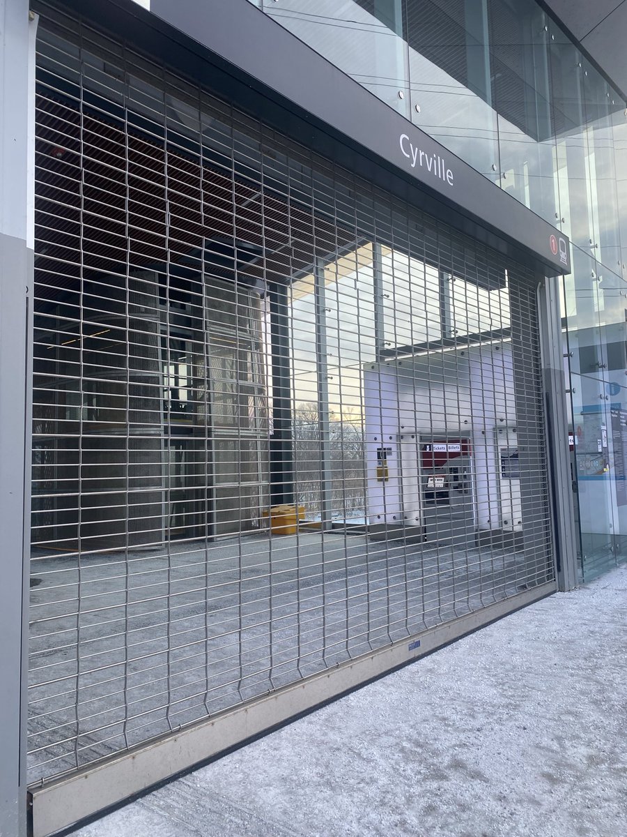 MelDawn12's tweet photo. @OC_TranspoHelps Soooo, just thought you should know that one side of Cryville station is just fully locked for no apparent reason 🤷🏻‍♀️ https://t.co/TNWgG7UOpc