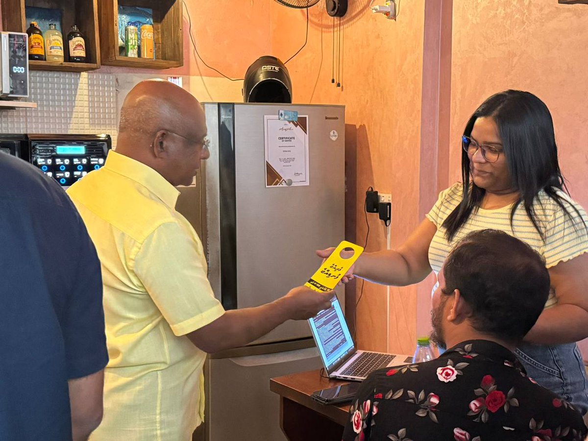 ޖެނުއަރީ 31، ގައި އޮންނަ ހިނގާލުމުގެ މައުލޫމާތު ރައްޔިތުންނާ ހިއްސާ ކުރުމަށް މާލޭގައި ދޮރުން ދޮރަށް ހިނގުން. މި ހަރަކާތުގައި ޕާޓީގެ ލީޑާޝިޕާއި މަޖިލިސް މެމްބަރުންނާއި ދާއިރާތަކުގެ ރައީސުންނާއި އާންމު މެމްބަރުން ބައިވެރިވެވަޑައިގެންނެވި.  

"ފުދިއްޖެ-ފުނޑިއްޖެ" ހިނގާލުމުގެ