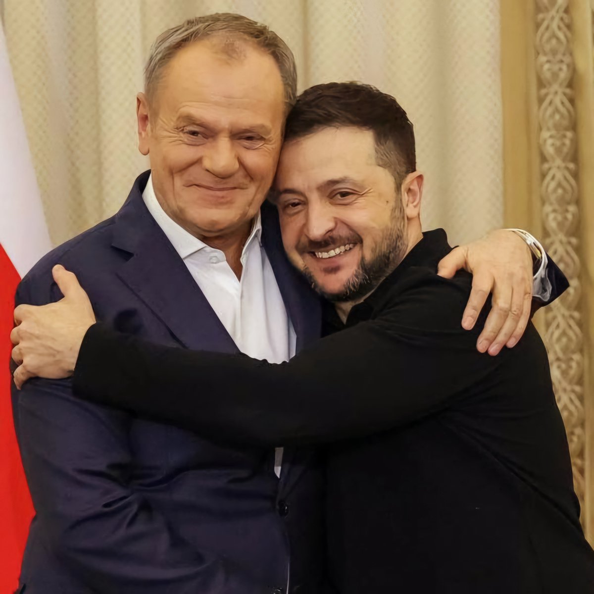 EdoMarcin's tweet image. Tak jak 3 lata temu darzyłem szacunkiem przywódcę napadniętego kraju, dziś zdanie mam już całkiem odmienne.
Dzisiaj atakuje przyszłego Prezydenta Polski, stając po stronie tych, co bratali się z rosyjskim zbrodniarzem.
Już nie pamięta Smoleńska czy pamiętać już dziś nie chce? 🤔