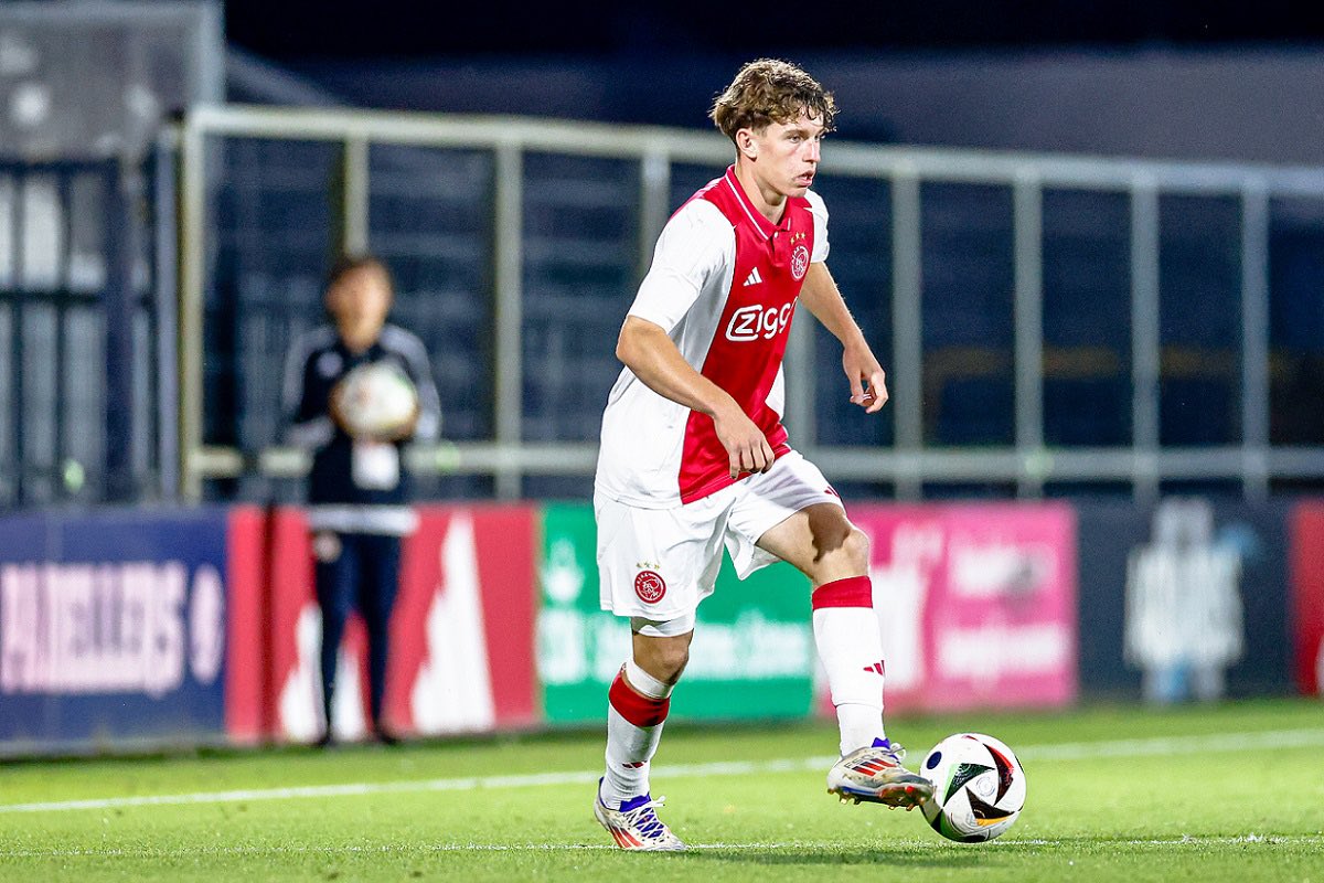 AFCA_Micah's tweet photo. Het is nu het juist moment om de ‘Barcelona weg’ in te slaan mbt geen budget en talenten. Bij Barcelona pakt het al jaren goed uit. Waarom dan hier niet met Bounida, Steur, Mokio en Faberski?

#ajax https://t.co/etVNhCSD6z
