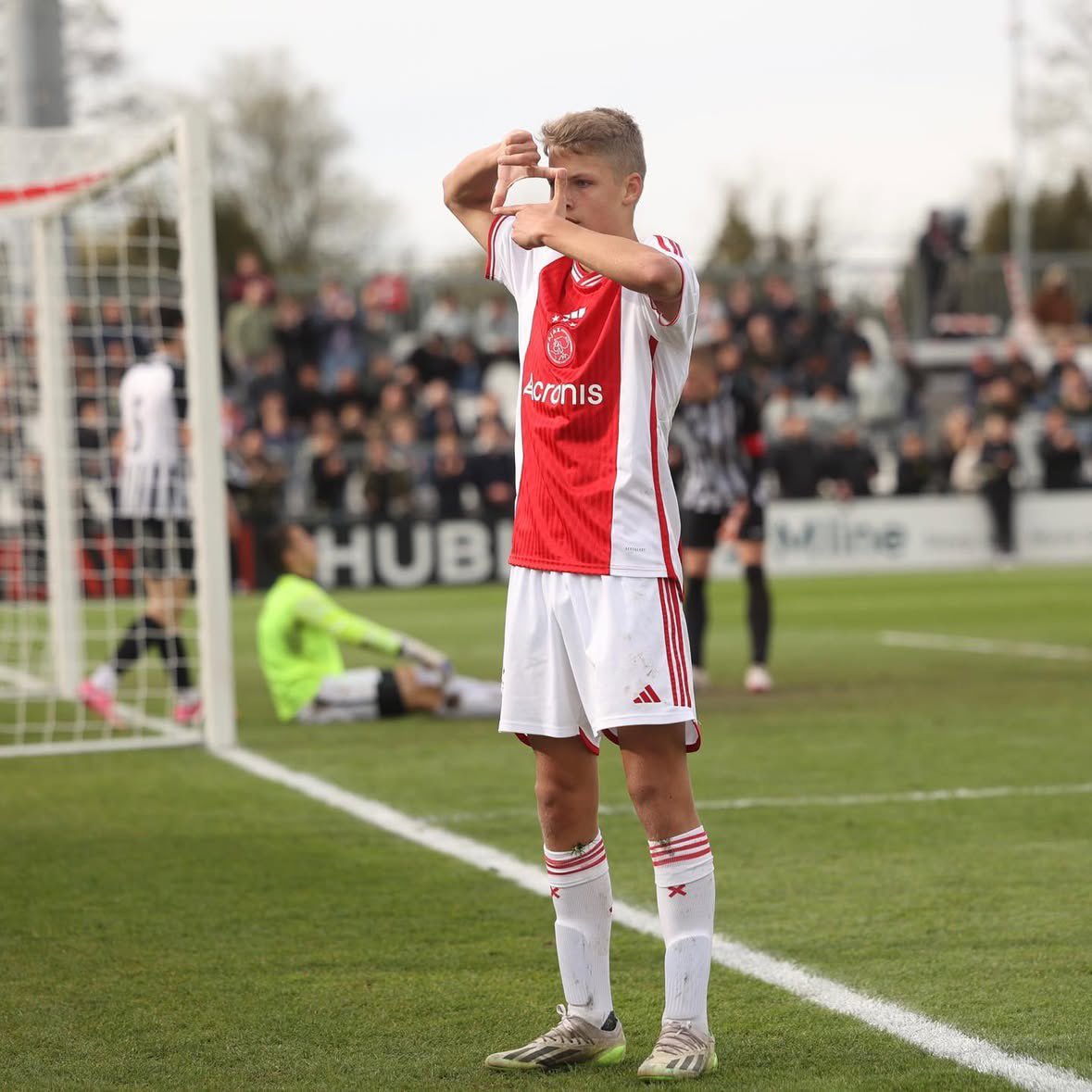 AFCA_Micah's tweet photo. Het is nu het juist moment om de ‘Barcelona weg’ in te slaan mbt geen budget en talenten. Bij Barcelona pakt het al jaren goed uit. Waarom dan hier niet met Bounida, Steur, Mokio en Faberski?

#ajax https://t.co/etVNhCSD6z